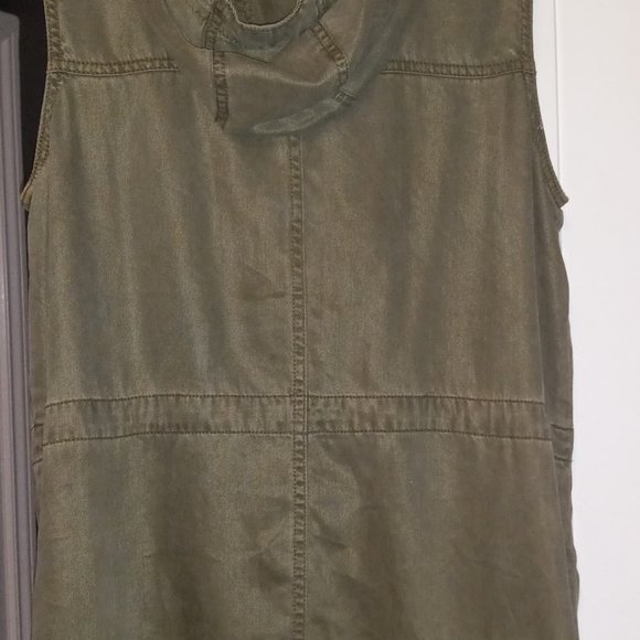 Army Green Cargo Vest - Picture 3 of 4